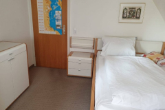 1. Einzelschlafzimmer ca. 11qm mit Einzelbett