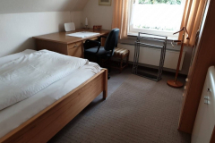 2. Einzelschlafzimmer ca. 13qm mit Einzelbett